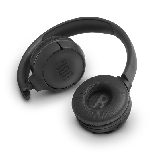JBL Tune 500BT - Black - Wireless on-ear headphones - Detailshot 1