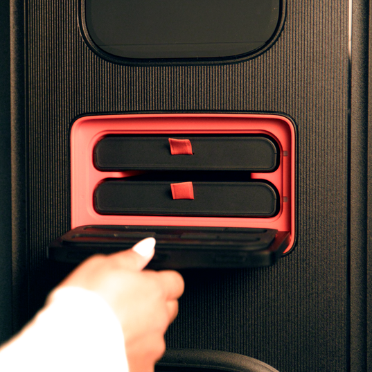 JBL Battery 600 Duo with Charging Case - Black - Two easy-to-replace spare batteries with charging case - Detailshot 2