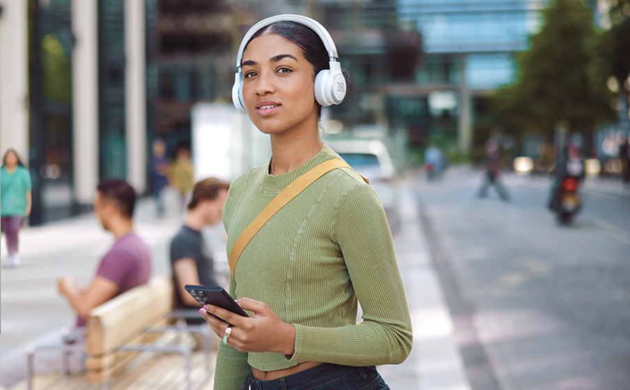 Redukcja hałasu True Adaptive Noise Cancelling z technologią Smart Ambient