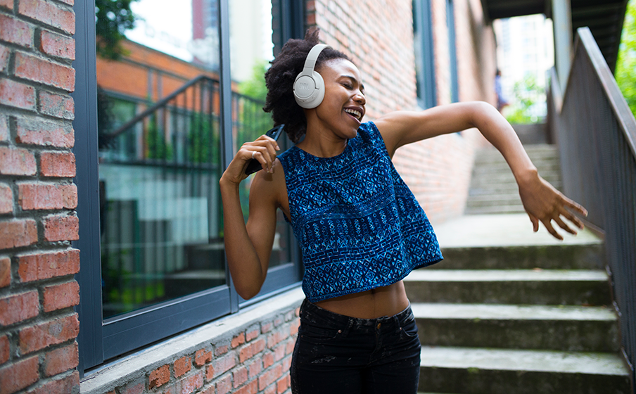 Bluetooth 5.3 z obsługą LE Audio *